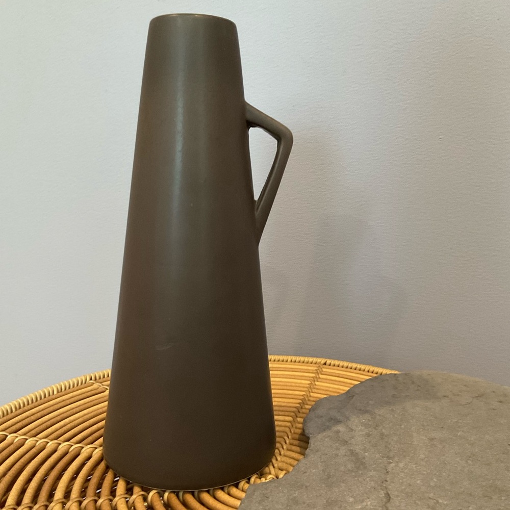 TERESA’S COLLECTION | Black Modern Ceramic Vase